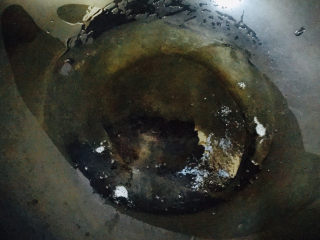 什锦香肠焖饭,起锅，锅中放油