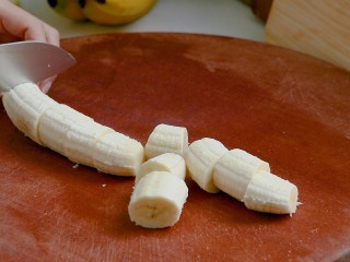 酥炸香蕉,香蕉切段