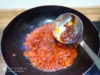 西红柿土豆炖牛肉,加入黄豆酱
