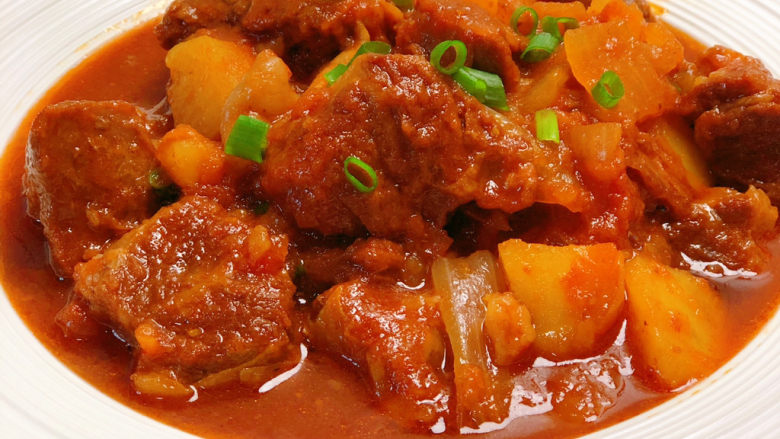 西红柿土豆炖牛肉,出锅品尝吧