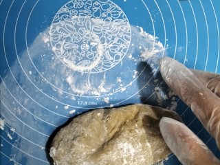 红糖珍珠奶茶,面板上撒点木薯淀粉，防止粘连