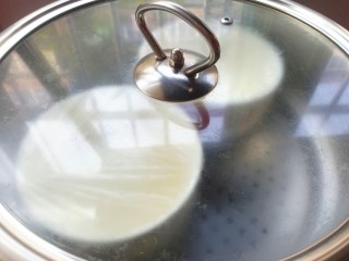 芒果双皮奶,上锅水开后蒸15分钟