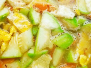 虾皮丝瓜汤,加少许鸡汁调味。