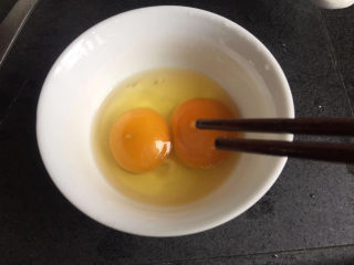 虾皮丝瓜汤,鸡蛋打散