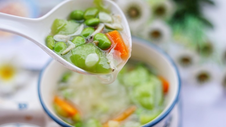 虾皮丝瓜汤,营养又鲜美。