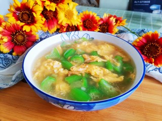 虾皮丝瓜汤,高颜值，非常翠绿的丝瓜