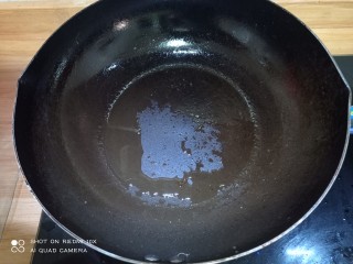 虾皮丝瓜汤,锅内留少许色拉油