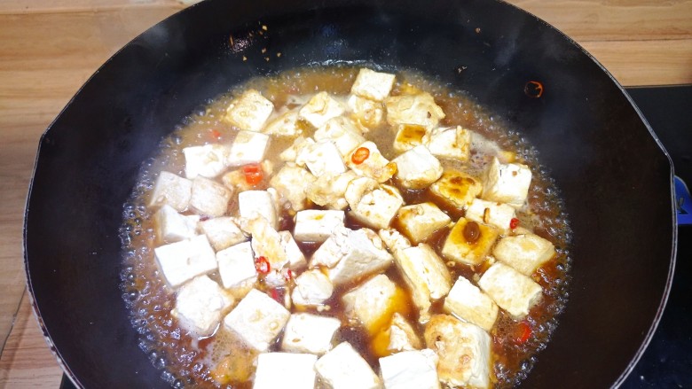 韭菜豆腐,大火煮开