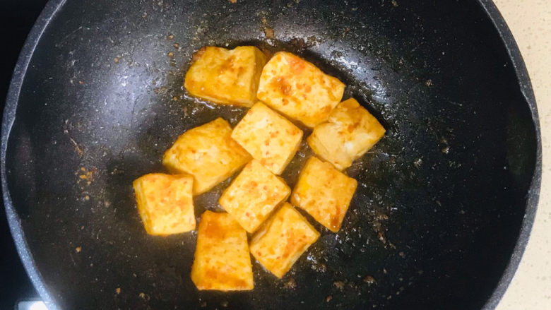 韭菜豆腐,一直翻拌均匀入味