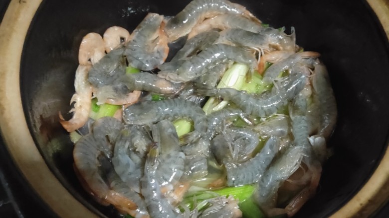 虾皮丝瓜汤,在倒入虾仁