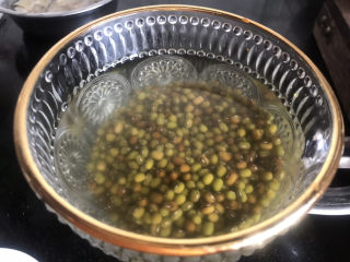 红枣绿豆汤,绿豆提前浸泡3小时以上