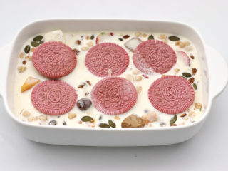 水果燕麦酸奶冰淇淋,码上饼干。