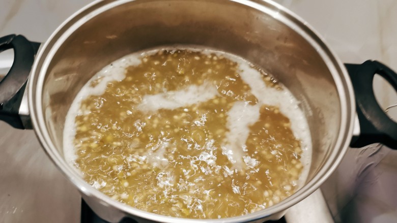红枣绿豆汤,约煮10分钟左右。