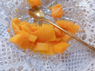 芒果糯米糍,芒果切小块