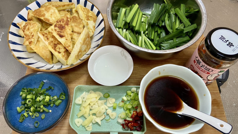 韭菜豆腐➕韭菜烧老豆腐,全部食材准备好
