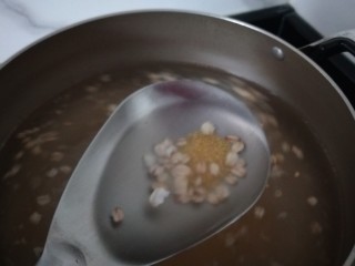 红枣小米燕麦粥,搅拌一下