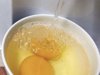 水嫩蒸蛋,加比蛋液多1.5倍的温水