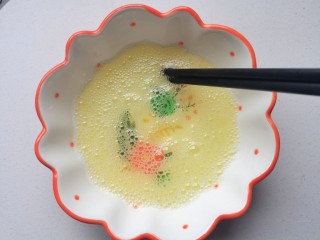 芒果双皮奶,用筷子打散