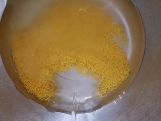 红枣小米燕麦粥,小米含丰富的B1、B12清水洗一遍就好。
