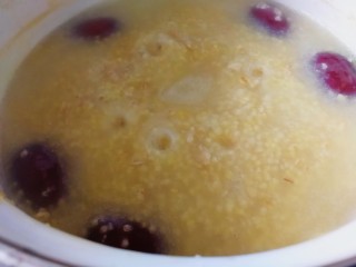 红枣小米燕麦粥,煮2-3分钟即可。（非即食燕麦要煮6-8分钟）