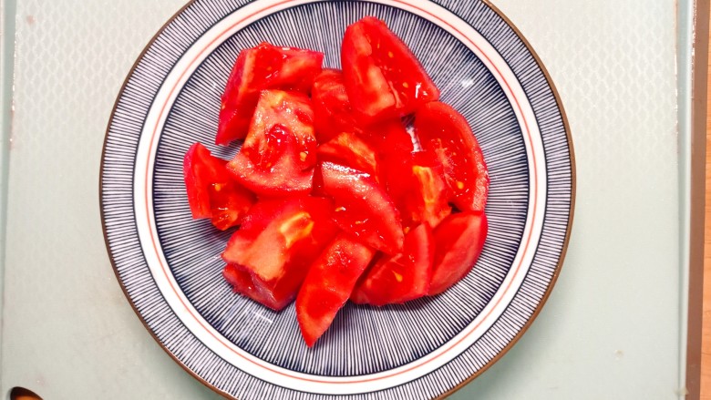 番茄炒莴笋,切块备用