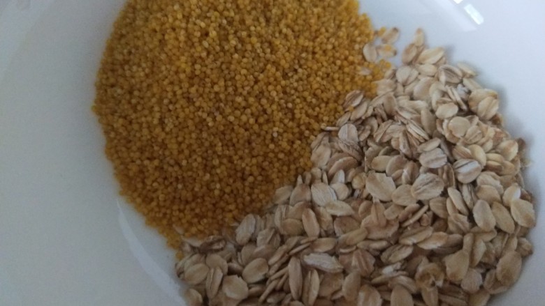 红枣小米燕麦粥,小米50克。