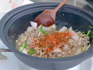 肉末石锅豆腐，一锅熟,1勺韩式辣酱
