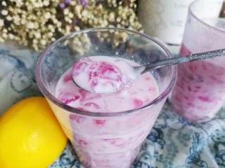 紫薯柠檬冻撞奶,酸甜好喝的紫薯柠檬冻撞奶就做好了