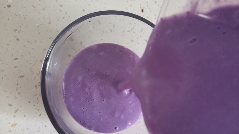 紫薯奶昔（低卡减脂）,再倒入杯中