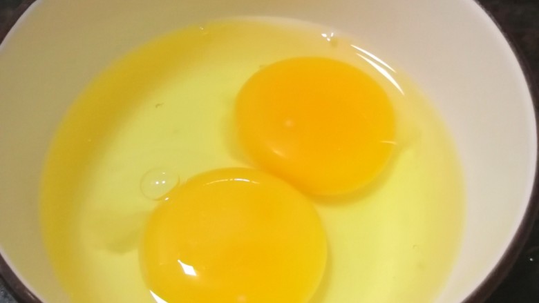 鸡蛋肠粉,鸡蛋打入鸡蛋