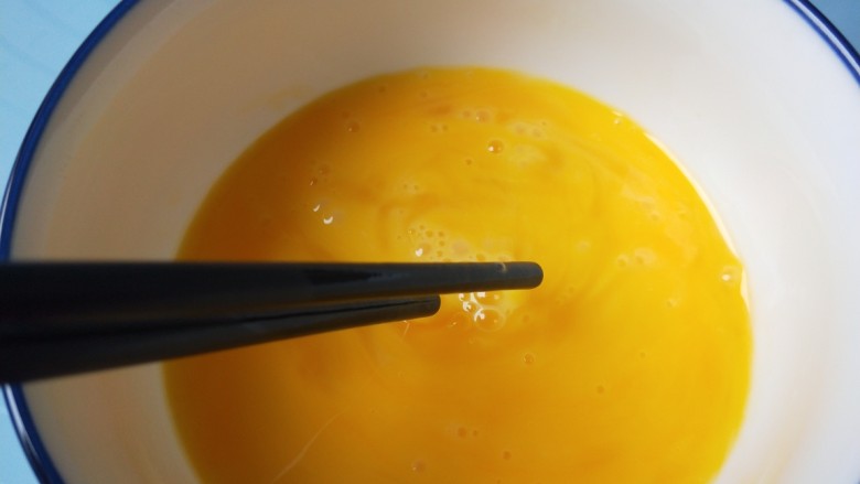 水嫩蒸蛋,搅拌均匀。