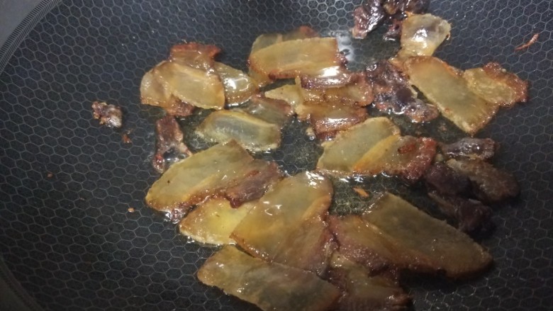 番茄炒莴笋,肉色变透明色油炒出来吃着不由腻。