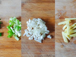 蒜香茄条,葱切葱花，葱白和葱叶分开放；大蒜切末；姜切丝