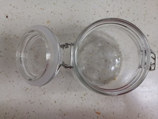 柠檬蜂蜜水,提前准备好容器，用开水烫一遍消毒，然后晾干
