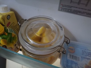 柠檬蜂蜜水,放入冰箱冷藏三天
