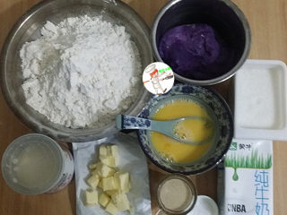 奶香小面包,备好食材，提前将紫薯煮熟后压成泥