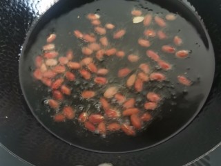 三丝爆豆,起锅烧油炸花生