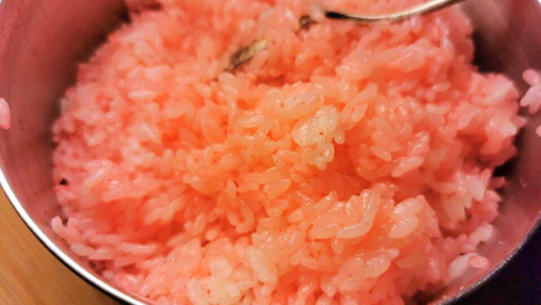 饭卷,拌匀米饭，就是粉粉公主色彩
