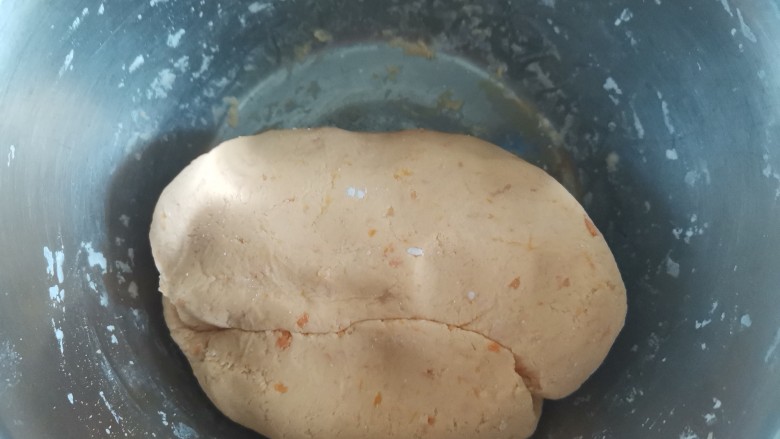 芝麻红薯饼,直到能揉成光滑的面团