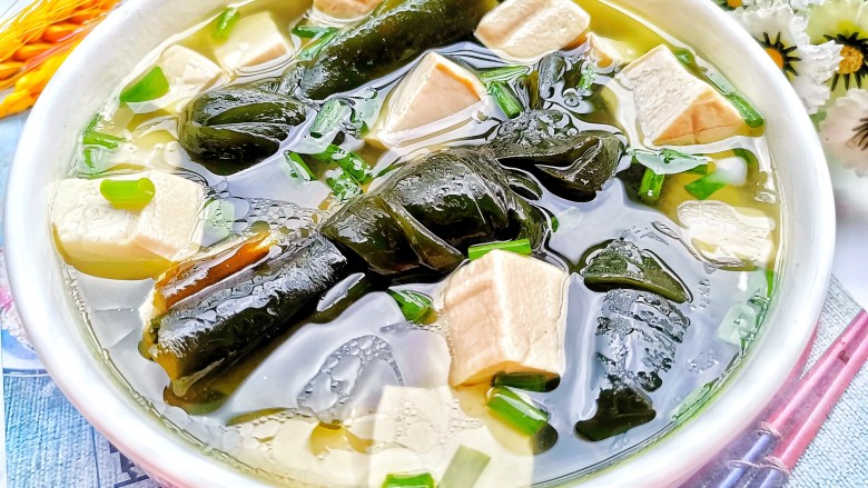海带豆腐汤,简单美味。