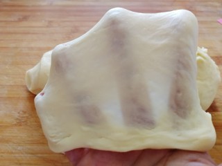 奶香小面包,继续搓揉10分钟，形成手膜。