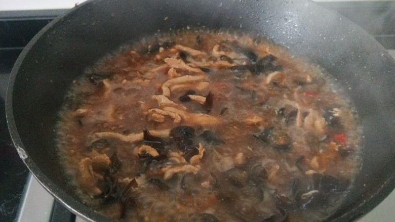 小白菜肉丝面,搅拌均匀加入鸡精出锅。