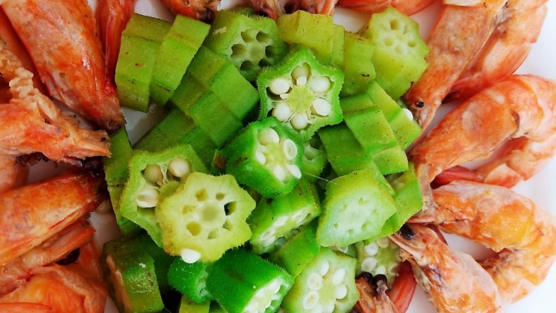 花海游虾,虾炖煮2－3分钟即可捞出摆盘，炖太久肉质会发柴。