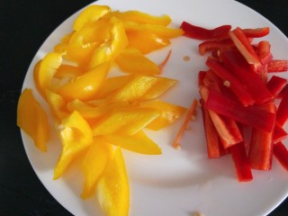 鱼香茄子,准备配菜彩椒