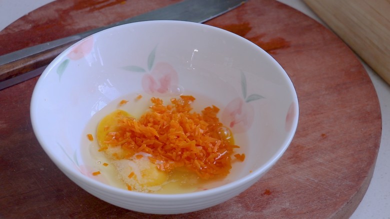 秋葵煎蛋（鸡蛋饼）,胡萝卜碎
