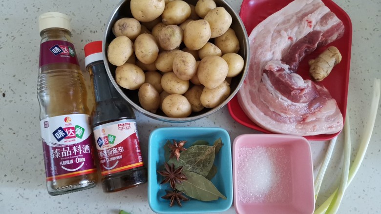 五花肉焖小土豆,准备食材备用