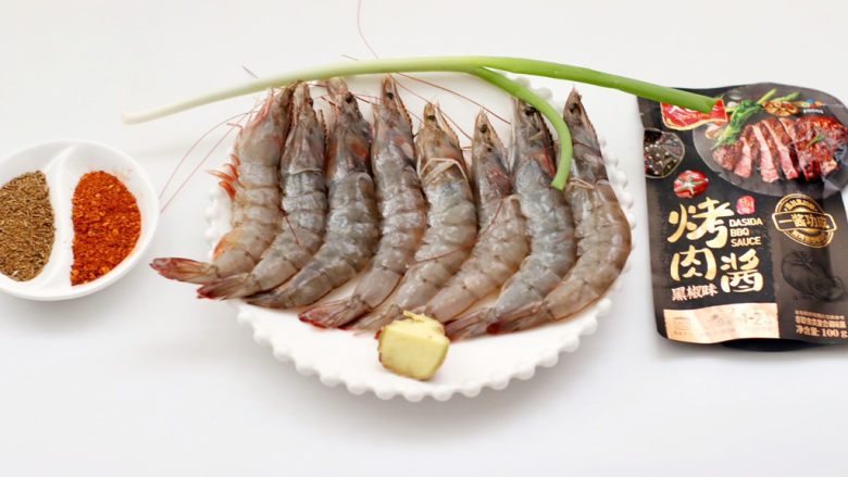 风味烤海虾,首先备齐所有的食材。