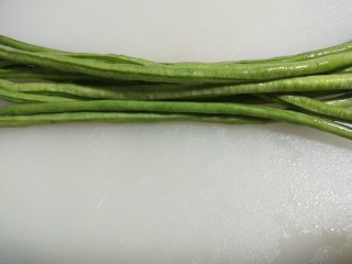 蔬菜卷,豇豆切丝