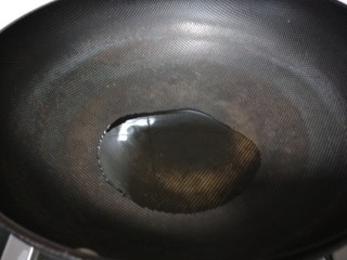 蔬菜卷,锅中烧热油