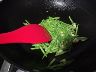 蔬菜卷,翻炒变色